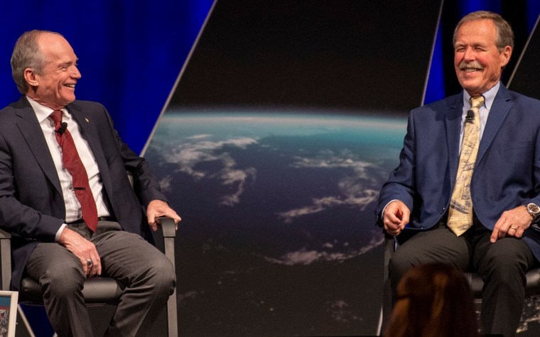 EAA’s The Green Dot — Robert “Hoot” Gibson and Charlie Precourt